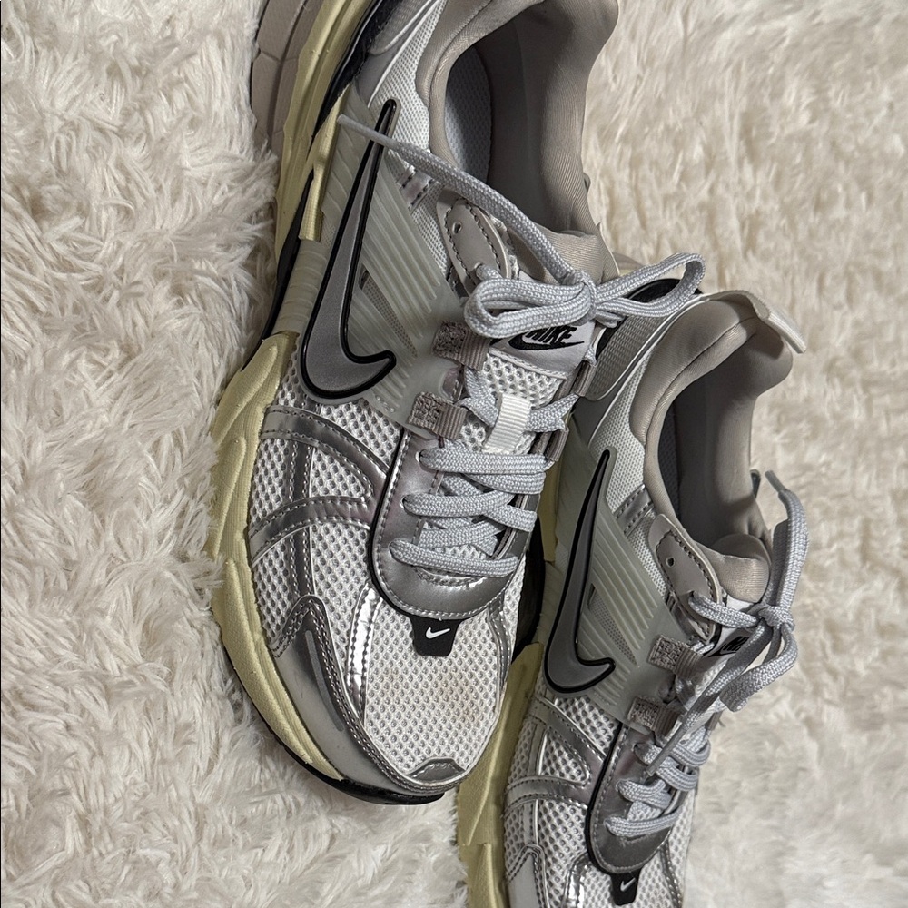 Nike Women's Silver and Black Sneakers
Nike V2K